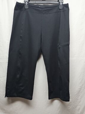 Activewear Black Capri Pants with Side Pocket